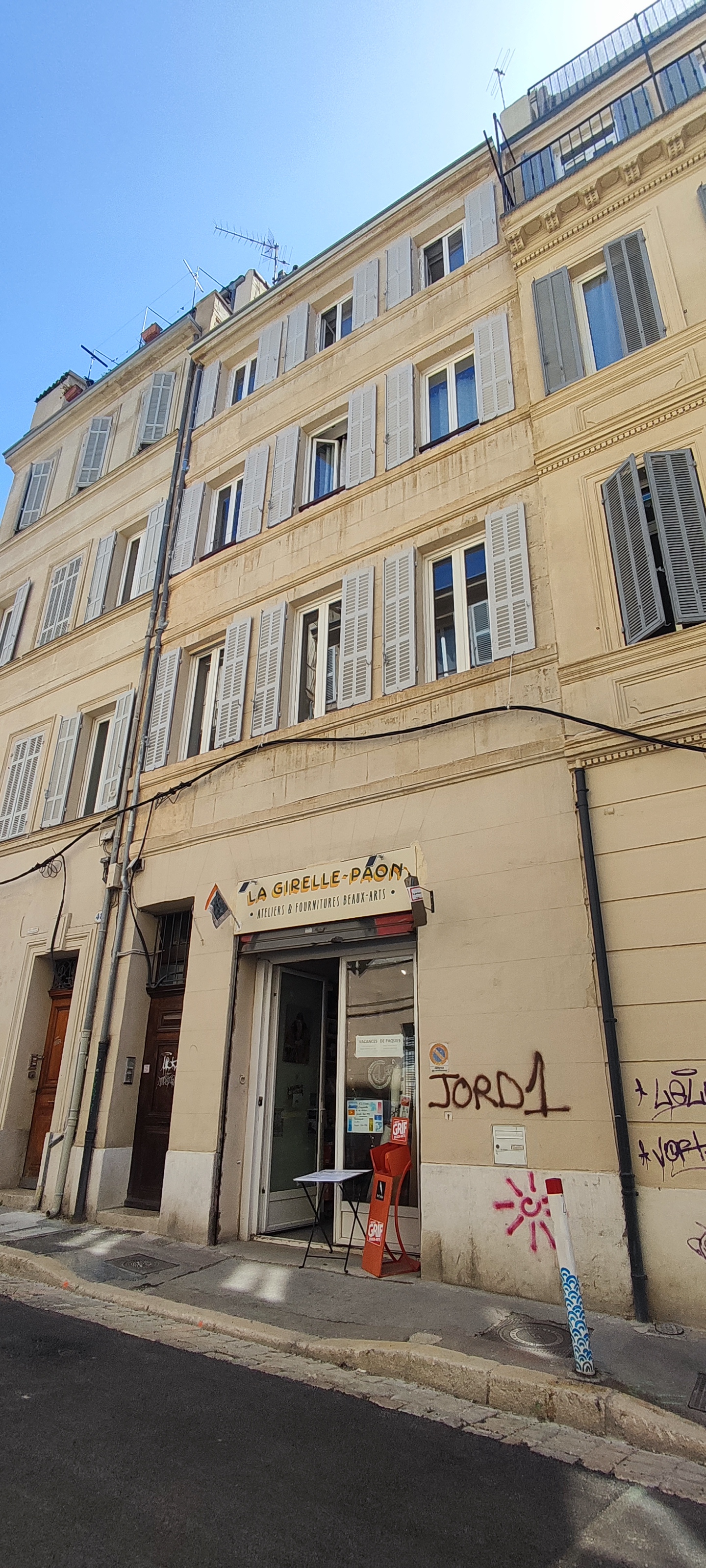 Façade La Girelle-Paon, rue Léon Bourgeois Marseille