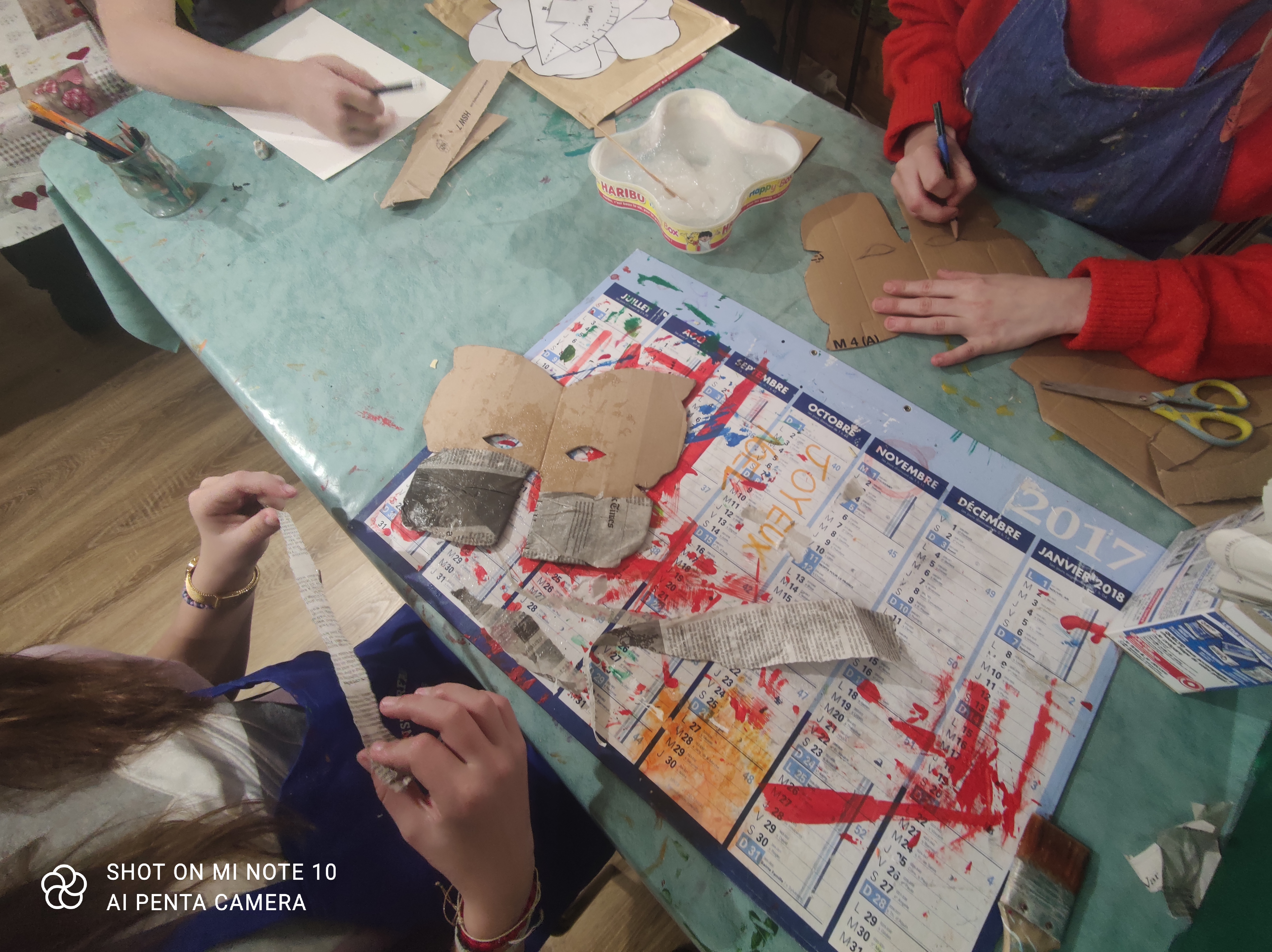 Atelier créatif enfants à La Girelle-Paon — ambiance de cours